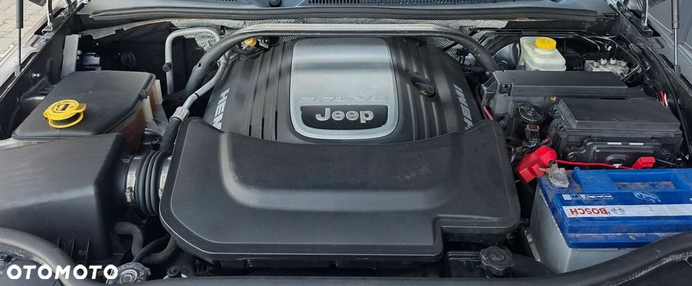 Jeep Commander 5.7 V8 Overland - 40