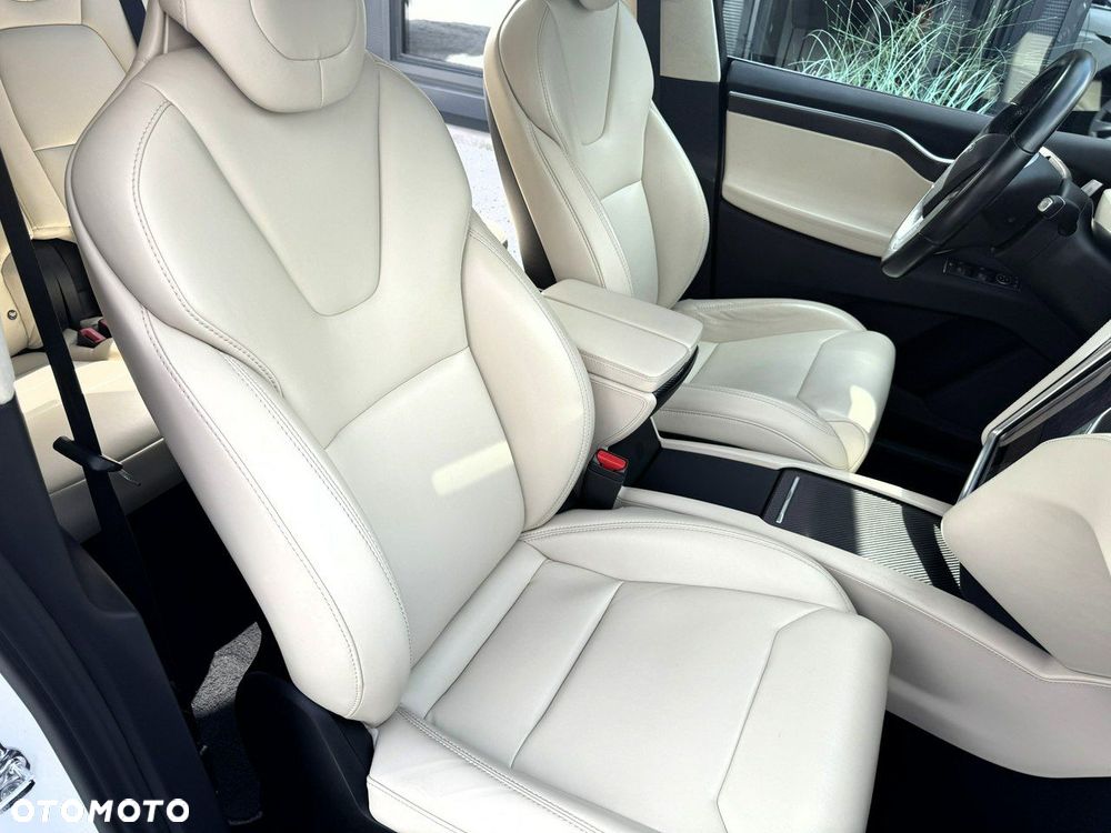 Tesla Model X Long Range Plus - 28