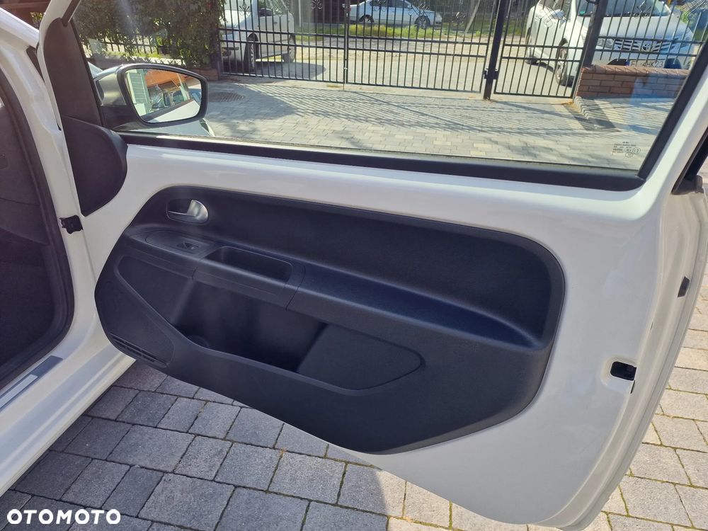 Volkswagen up! 1.0 black - 17