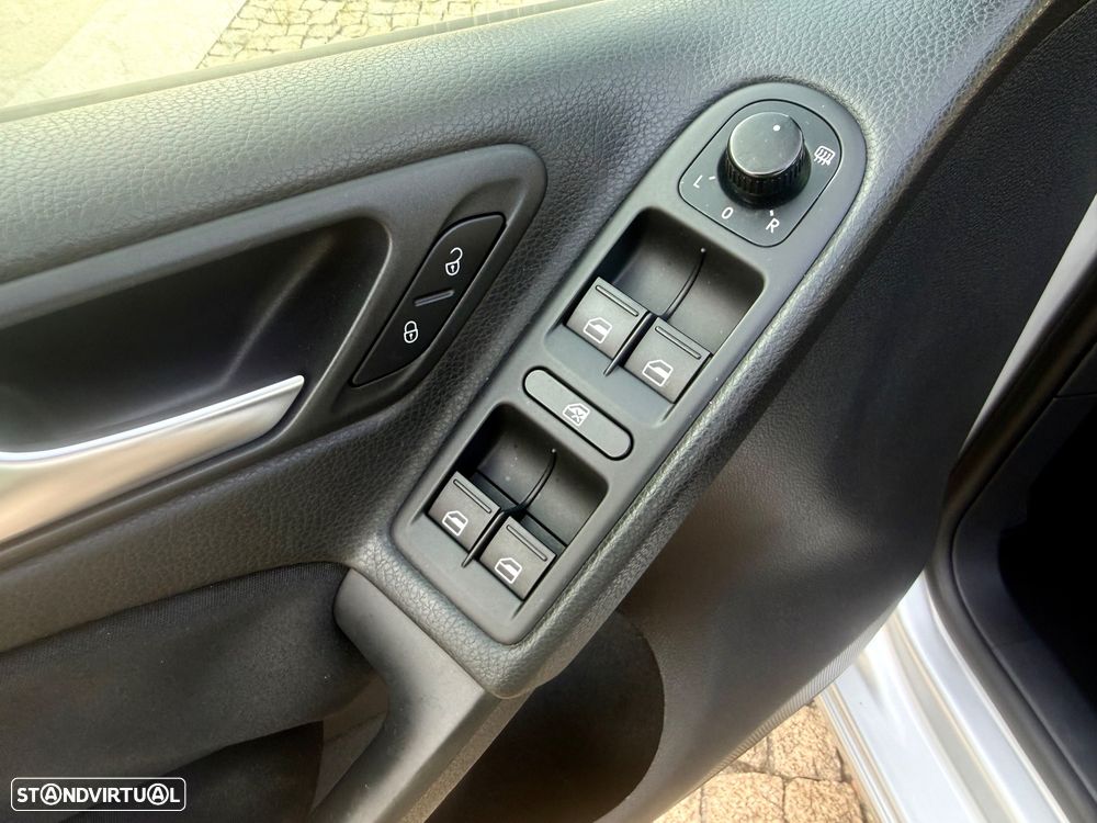 VW Golf 1.6 TDi Highline - 9