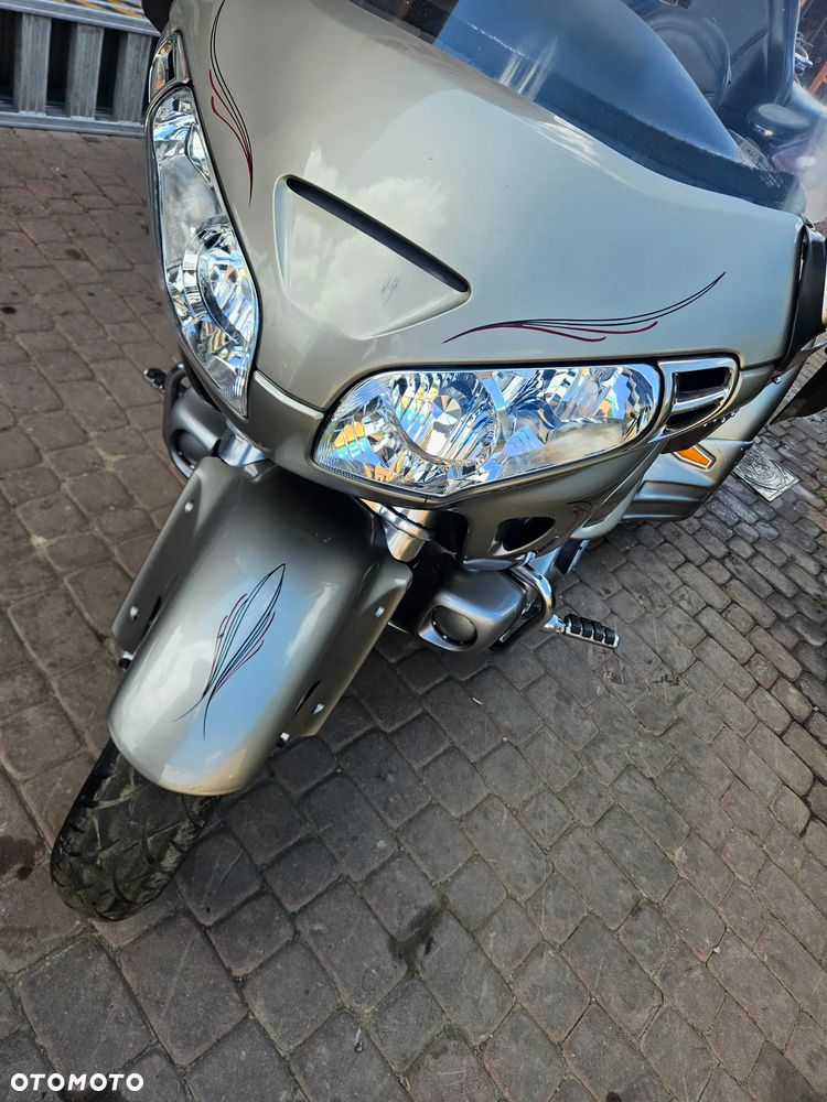 Honda GL - 8