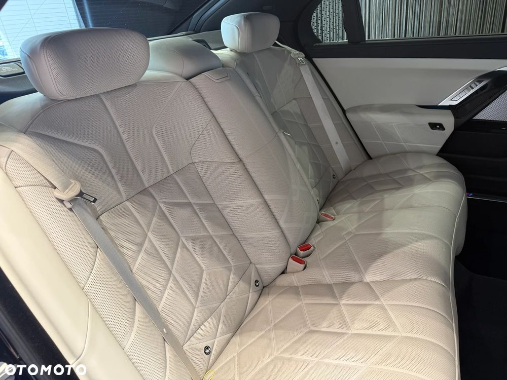 BMW Seria 7 740d xDrive mHEV sport - 17