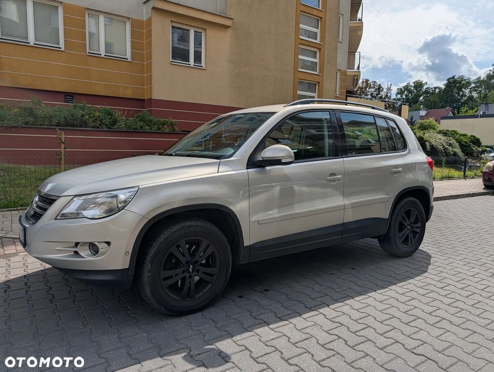 Volkswagen Tiguan - 1