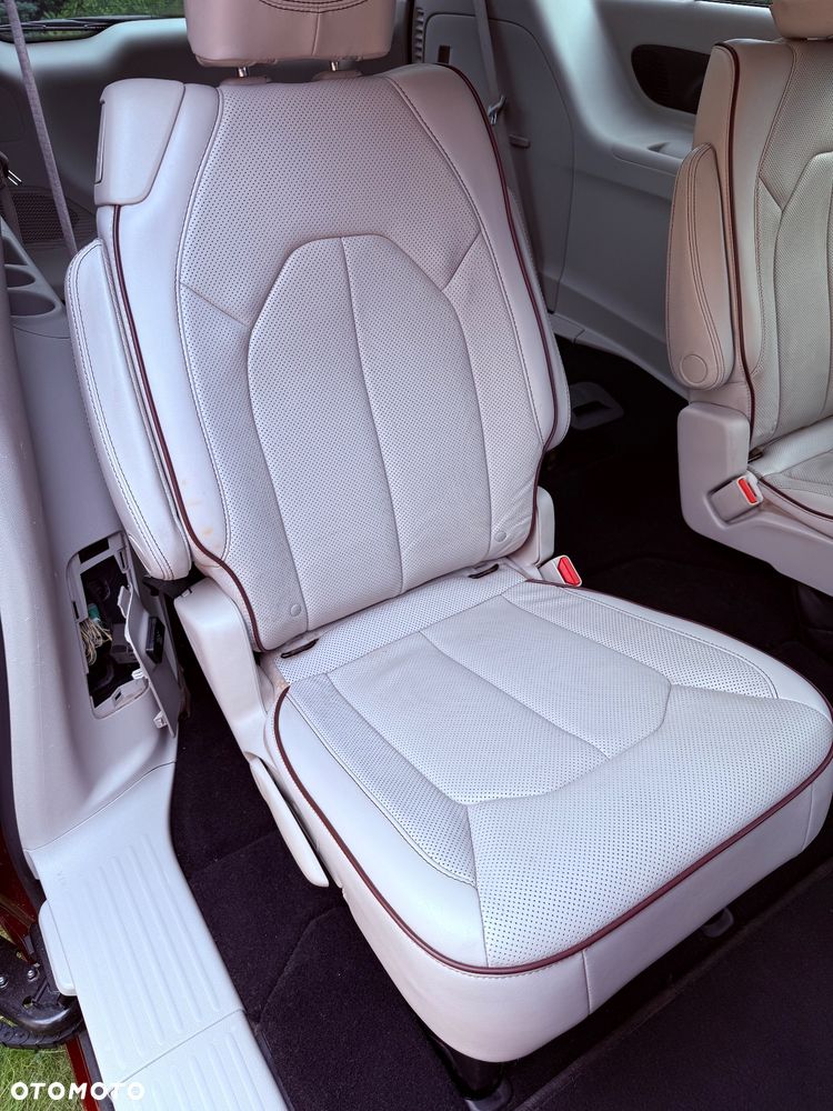 Chrysler Pacifica - 9