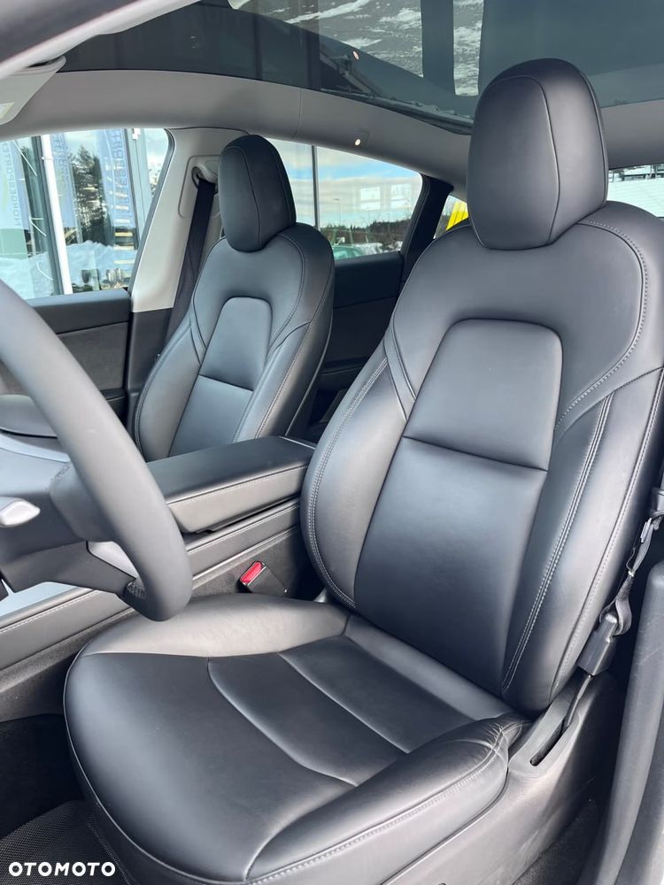 Tesla Model Y Long Range Dual Motor AWD - 6