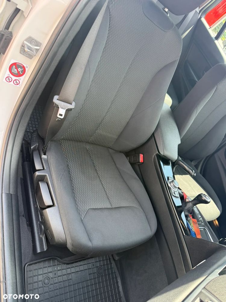 BMW Seria 3 318d M Sport Shadow - 40
