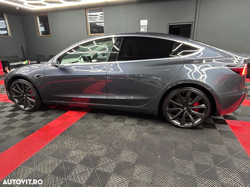 Tesla Model 3 - 11