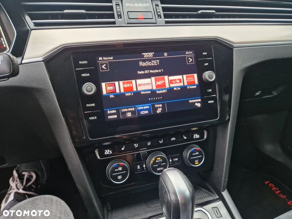 Volkswagen Passat Variant 2.0 TDI SCR DSG BlueMotion Highline - 25