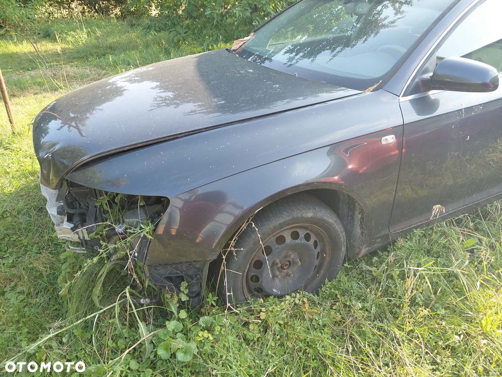 części AUDI A6 C6 2.4 V6 benzyna sedan BŁOTNIK przód prawy lewy LZ7Q - 2