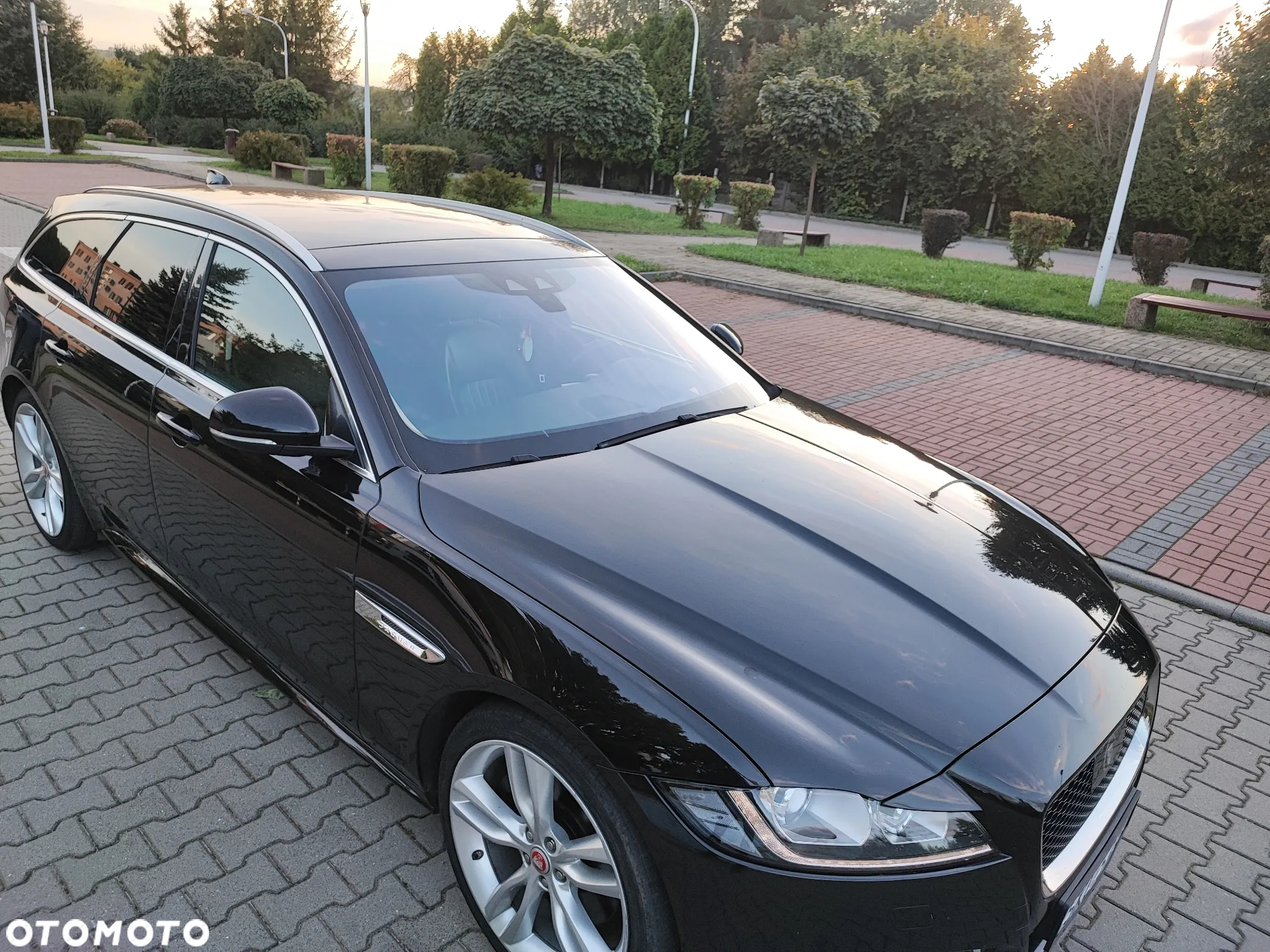 Jaguar XF 30d Sportbrake Portfolio - 13