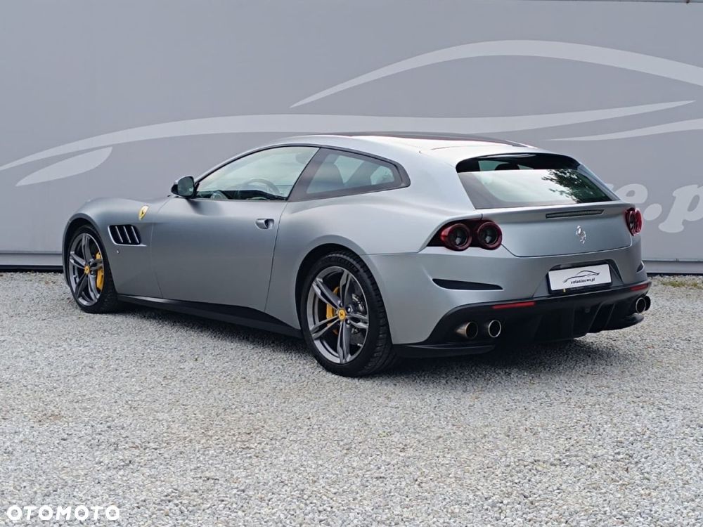 Ferrari GTC4Lusso - 8