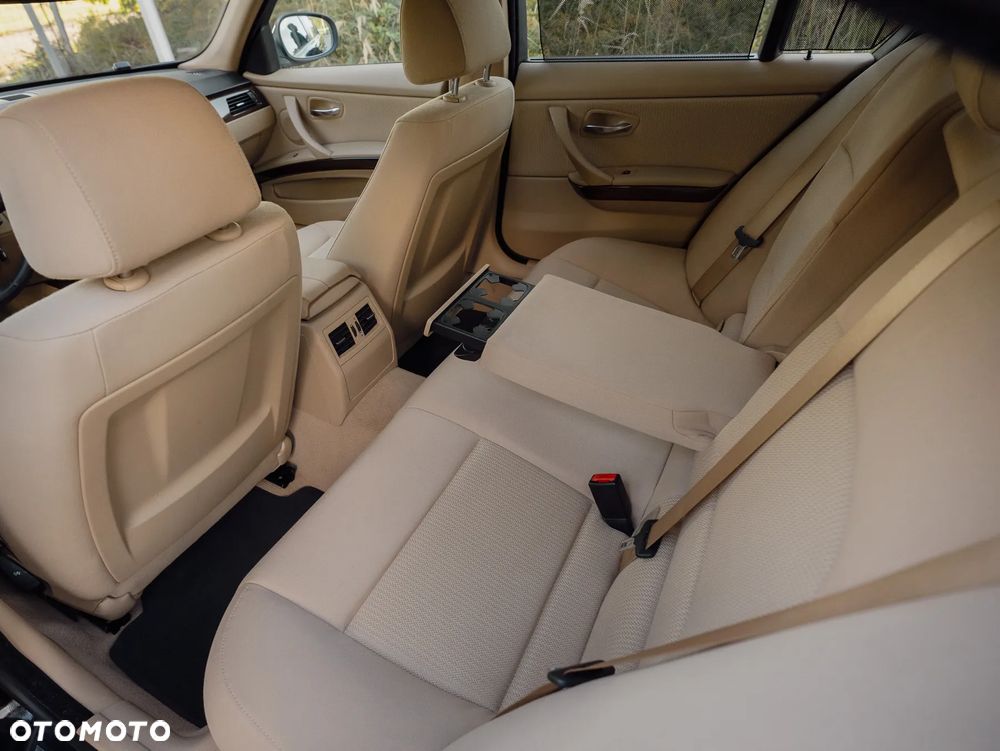 BMW Seria 3 318i - 32