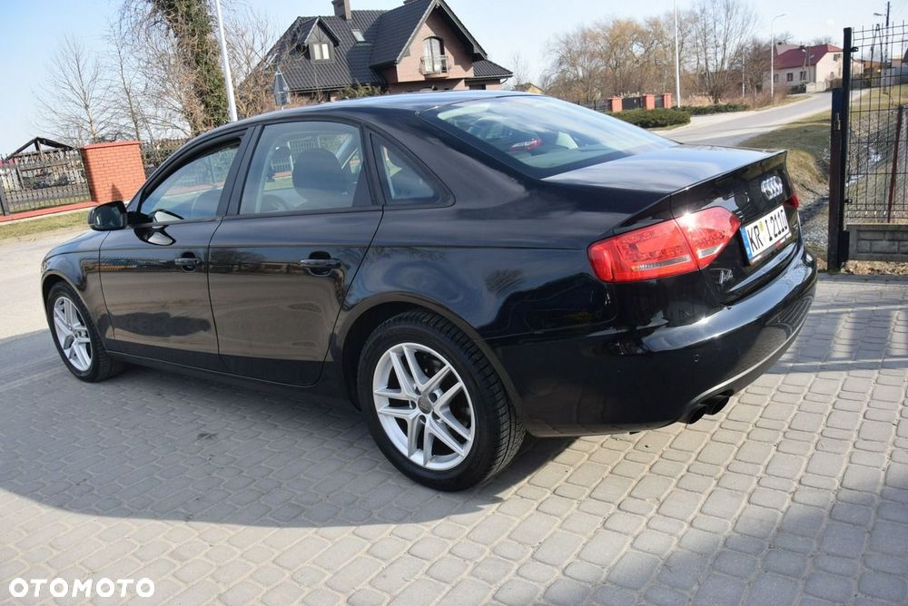 Audi A4 Limousine - 14