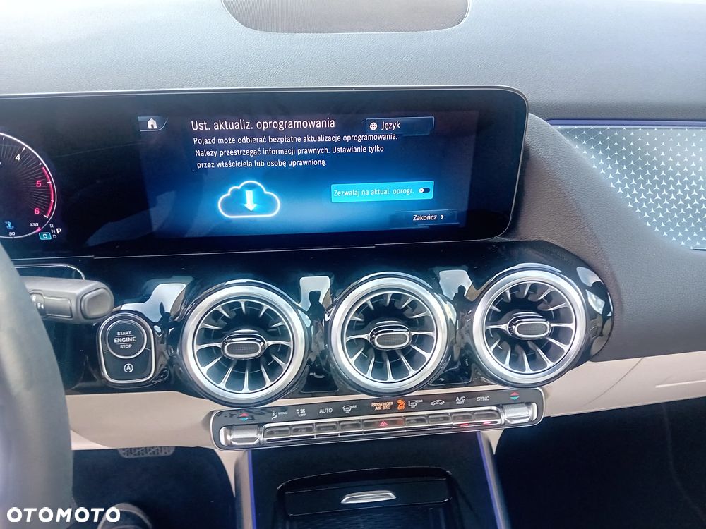 Mercedes-Benz GLA - 15