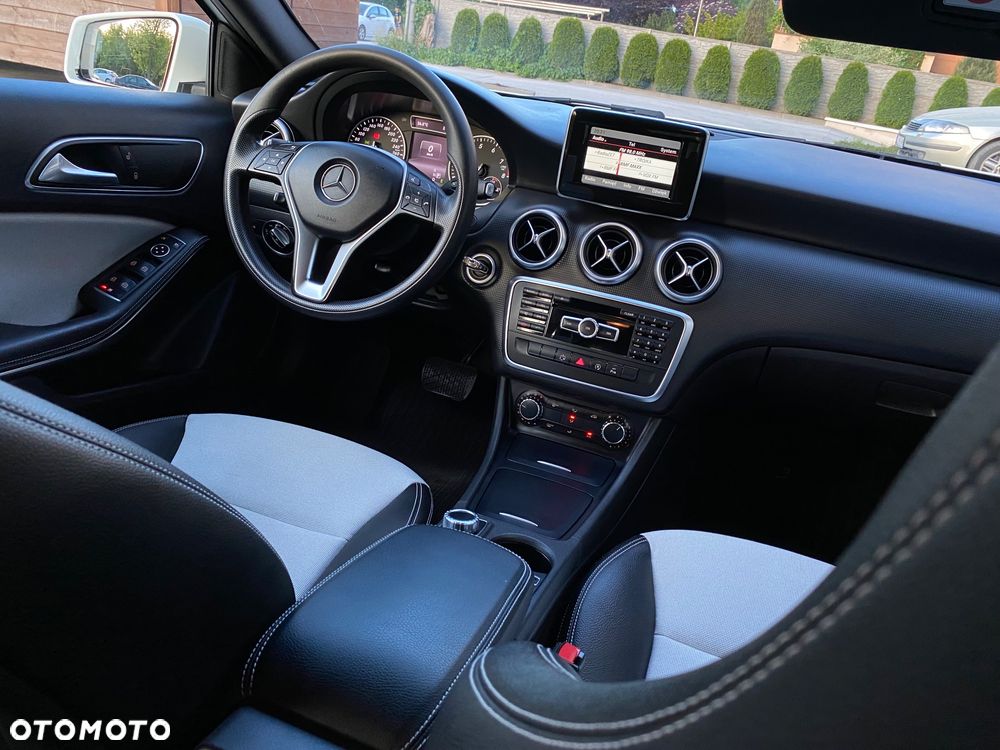 Mercedes-Benz Klasa A 180 7G-DCT - 34