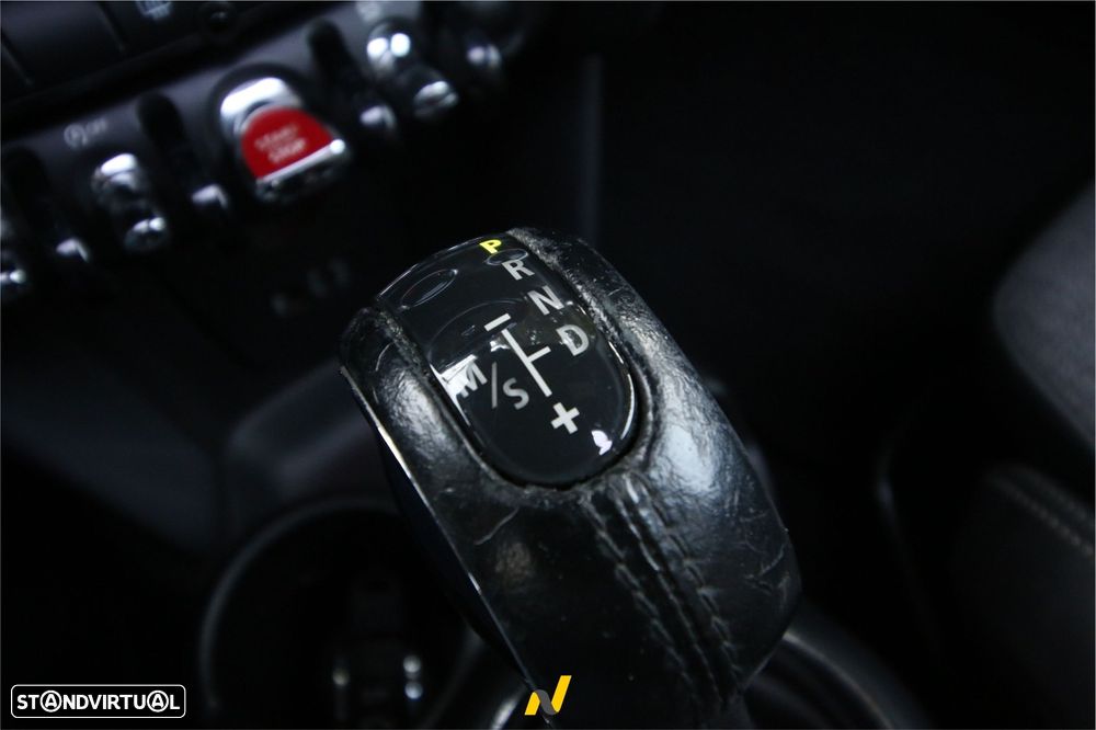 MINI 5 Portas Cooper D Auto - 14