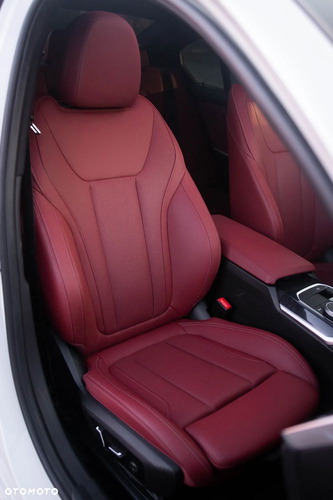 BMW Seria 3 330i xDrive M Sport - 34