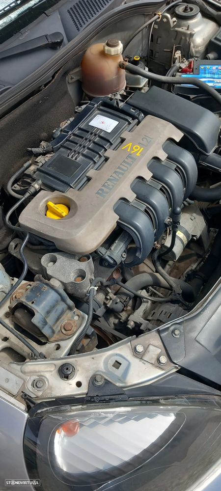 Renault Clio 1.2 16V Dynamique - 12