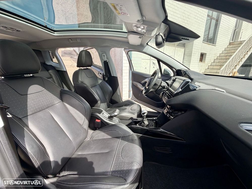 Peugeot 2008 1.2 PureTech Allure Pack - 37