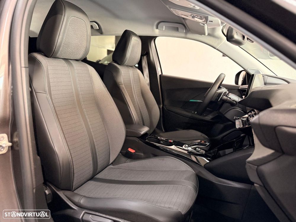 Peugeot 2008 1.2 PureTech Allure Pack EAT8 - 11