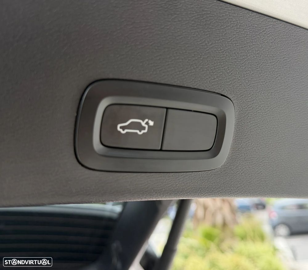 Volvo XC 40 1.5 T3 Momentum Tech Edition - 32