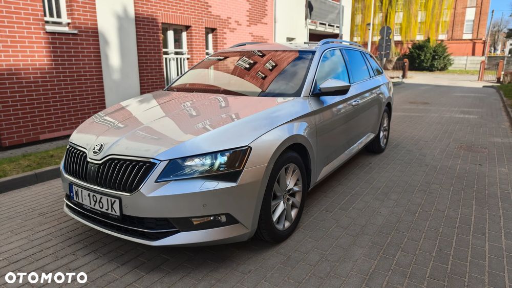 Skoda Superb 2.0 TDI SCR Ambition - 4