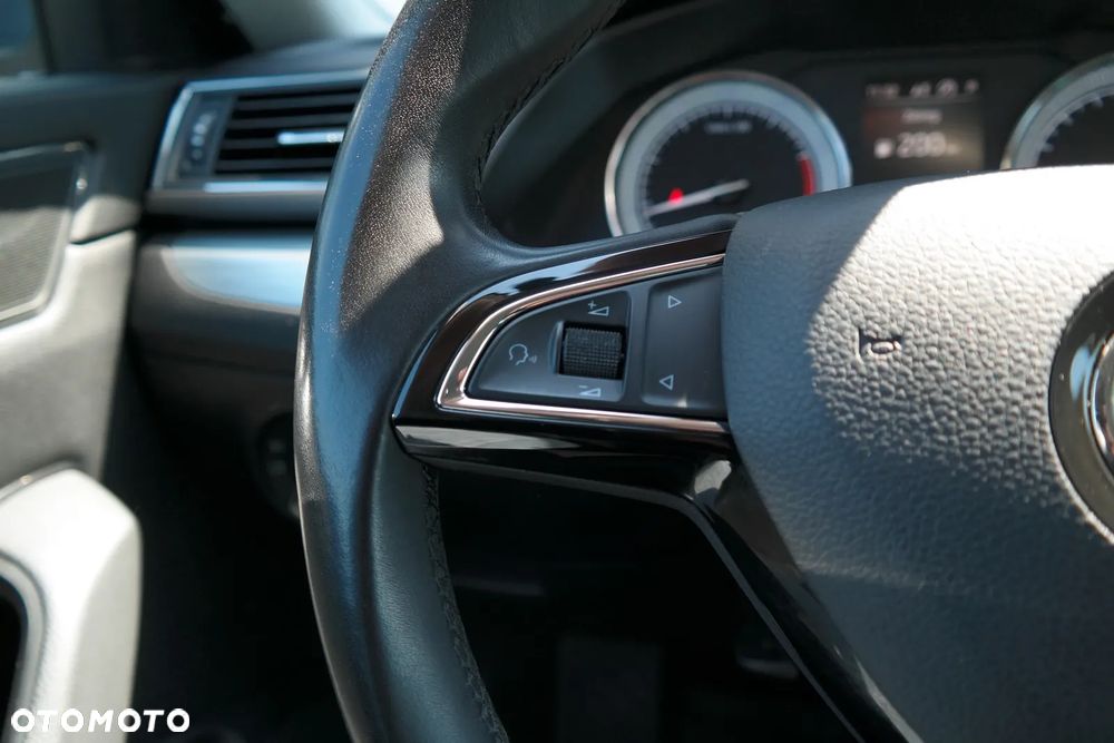 Skoda Superb 2.0 TSI Ambition DSG - 17
