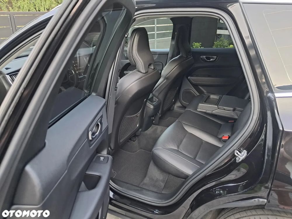 Volvo XC 60 D4 Geartronic Momentum Pro - 28