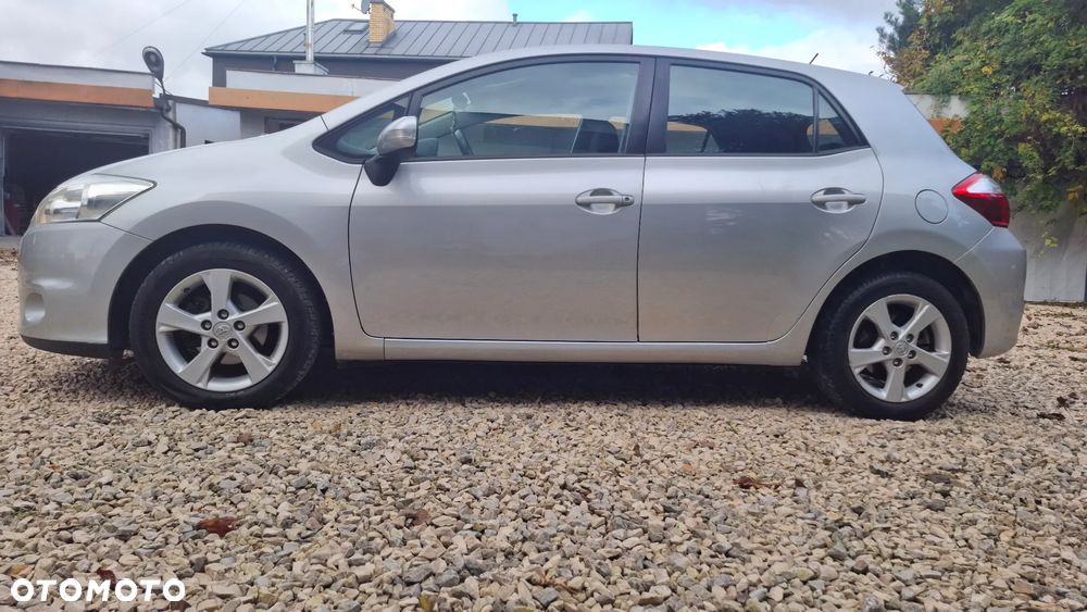 Toyota Auris 2012 photo 5