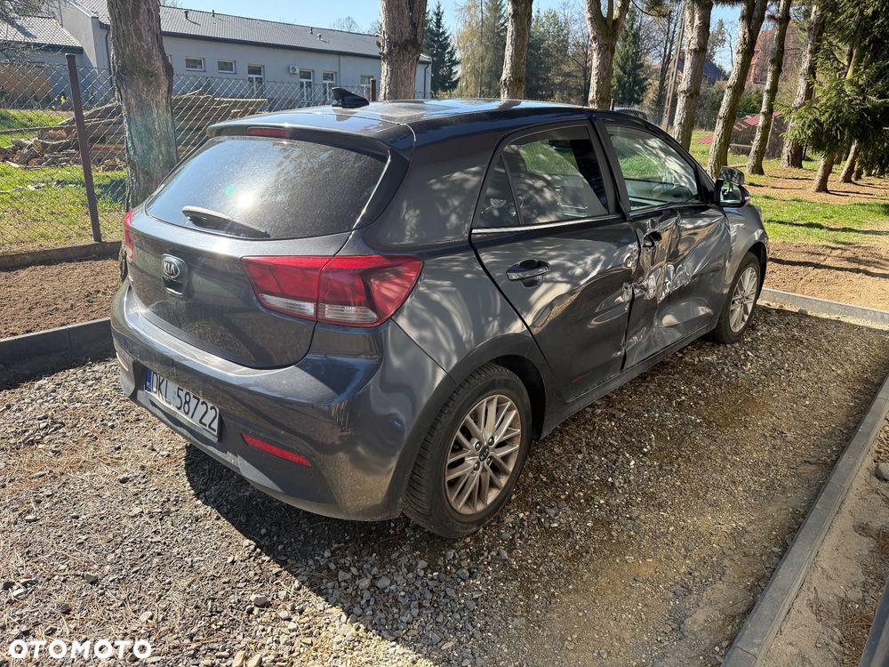 Kia Rio 1.2 L - 2