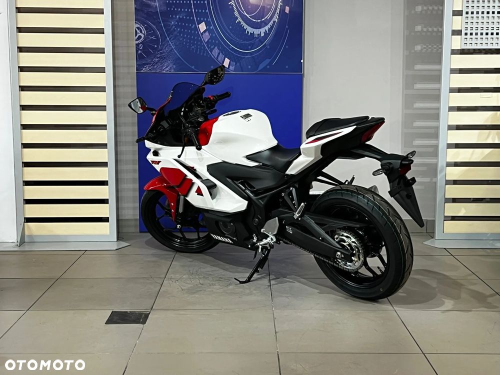 Yamaha R3 - 3
