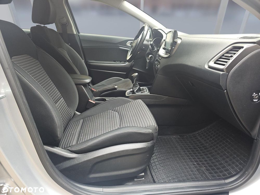 Kia Ceed 1.5 T-GDI M - 11