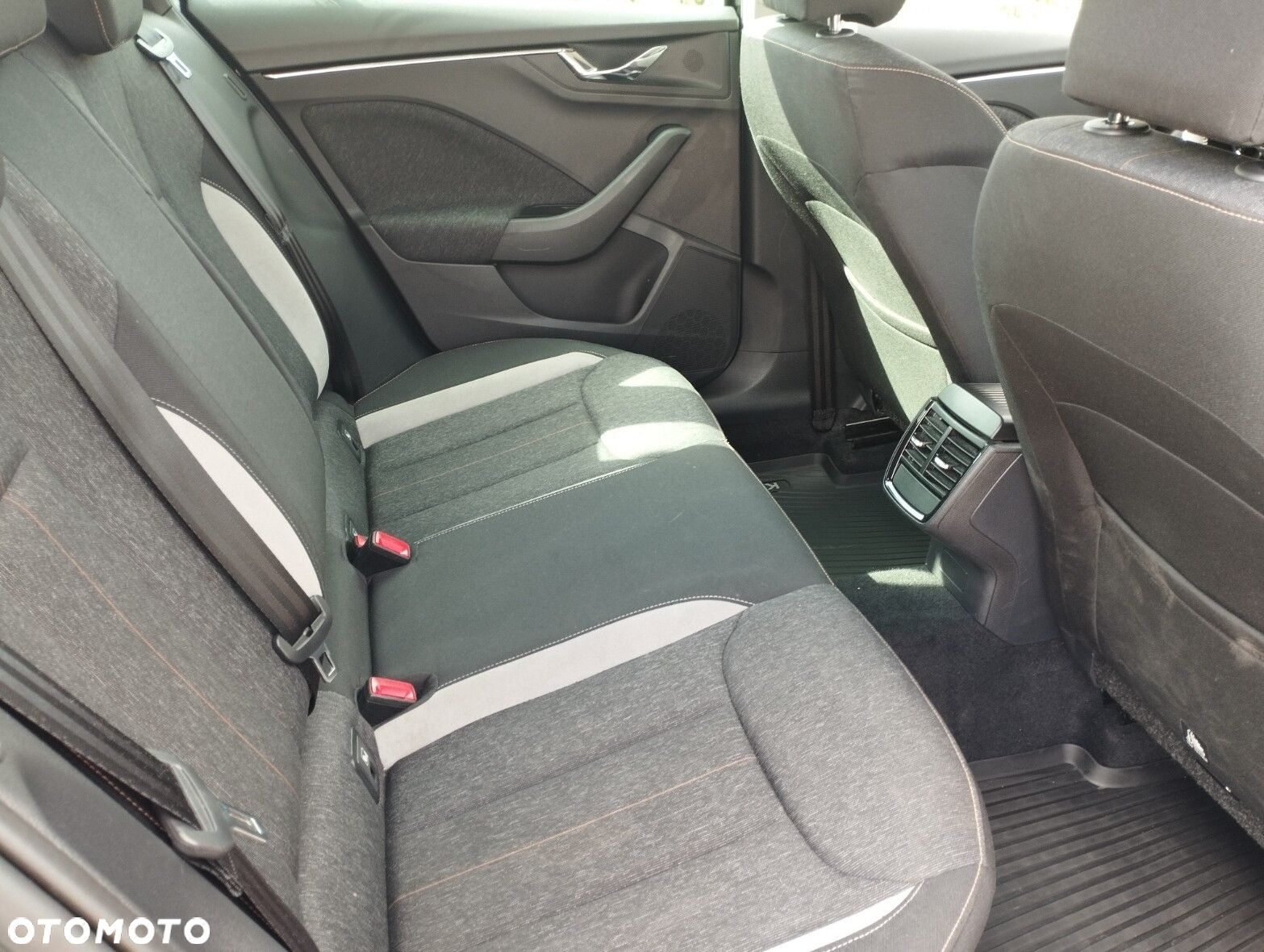 Skoda Kamiq 1.0 TSI Style - 25