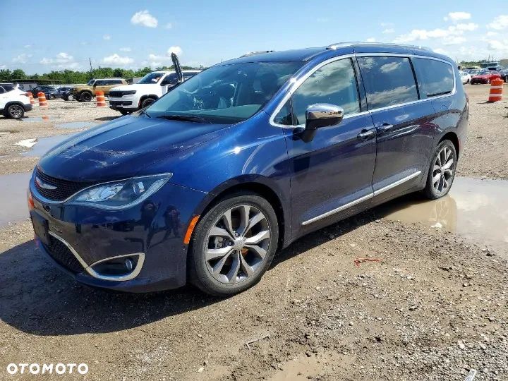Chrysler Pacifica - 1