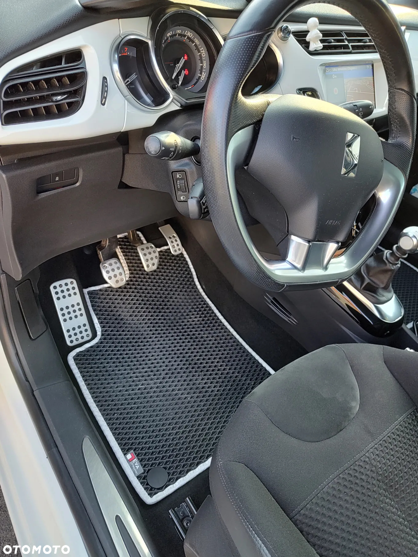 Citroën DS3 1.6 THP SportChic - 21