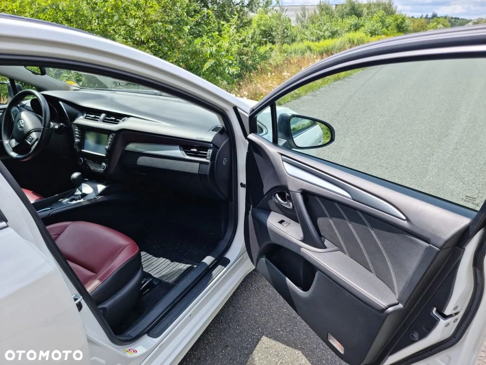 Toyota Avensis 1.8 Selection MS - 12