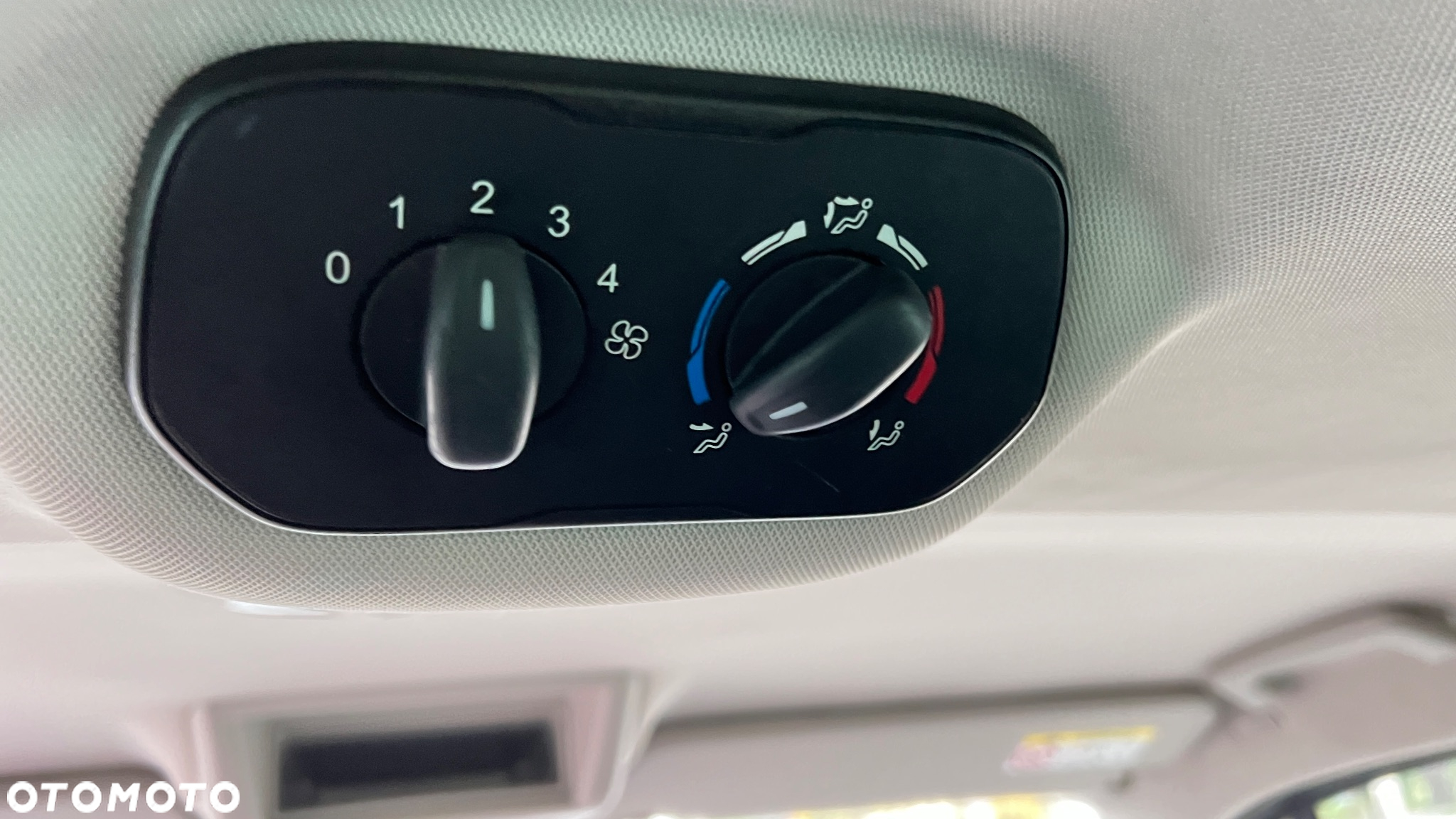 Ford Tourneo Custom 2.0 EcoBlue L1 Titanium - 20
