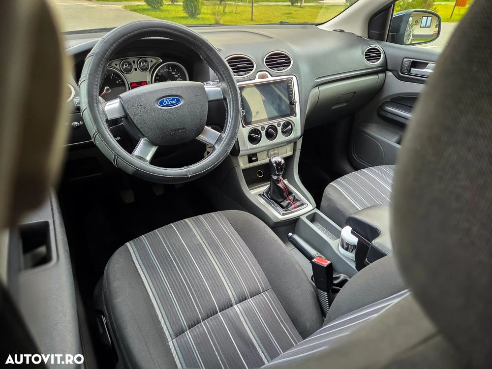 Ford Focus 1.4i Ambiente - 11