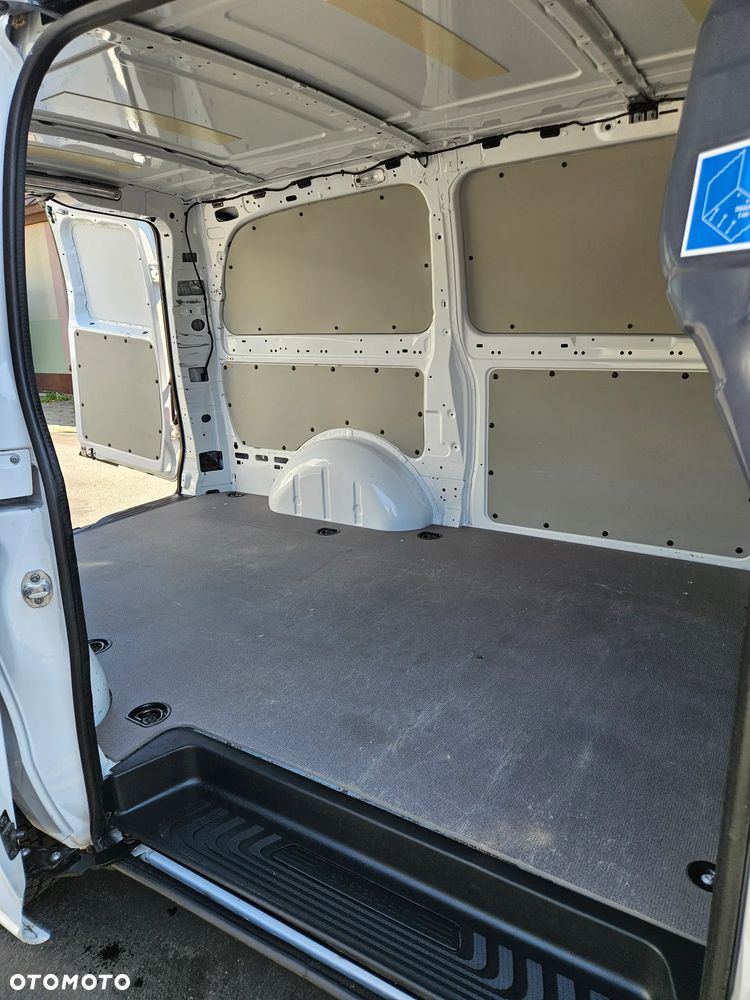 Mercedes-Benz Vito 4matic automat 4x4 erej.04 2023 long klima navi 3osobowy fvat23% - 17