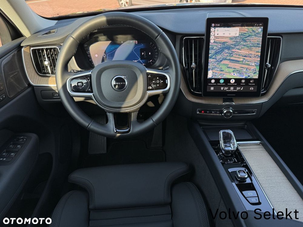 Volvo XC 60 B5 B AWD Plus Dark - 17