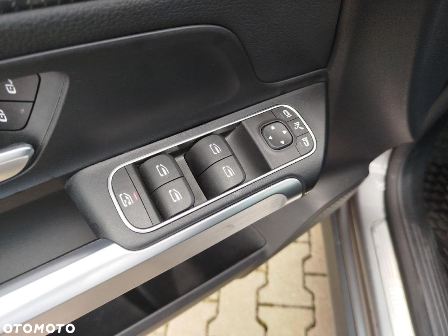 Mercedes-Benz EQB - 13