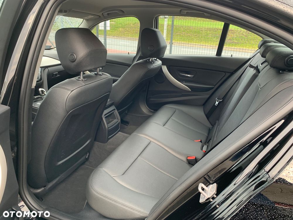 BMW Seria 3 318i Advantage - 26