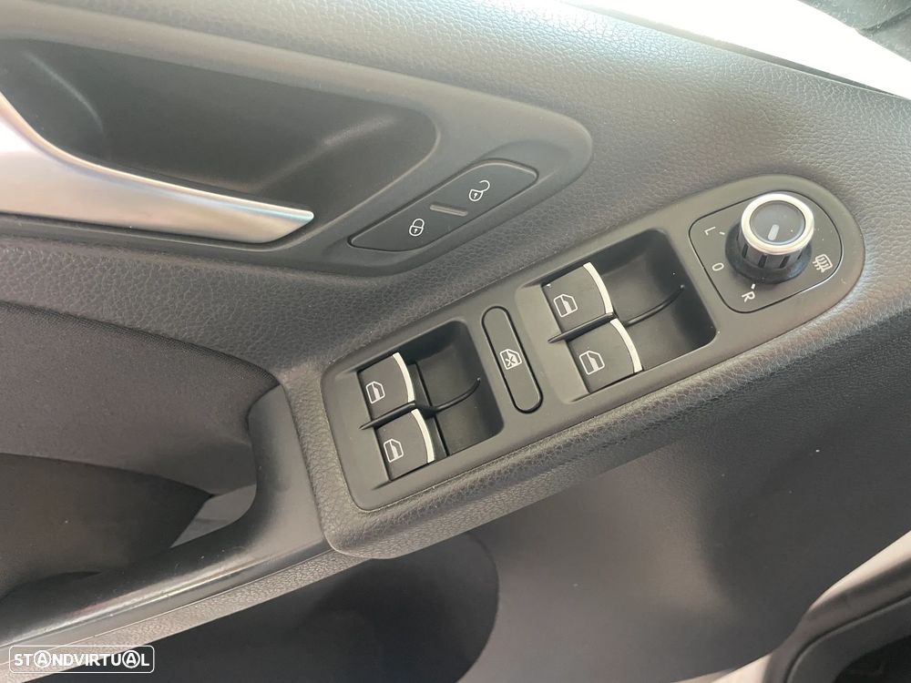 VW Golf 2.0 TDi DPF Style - 11