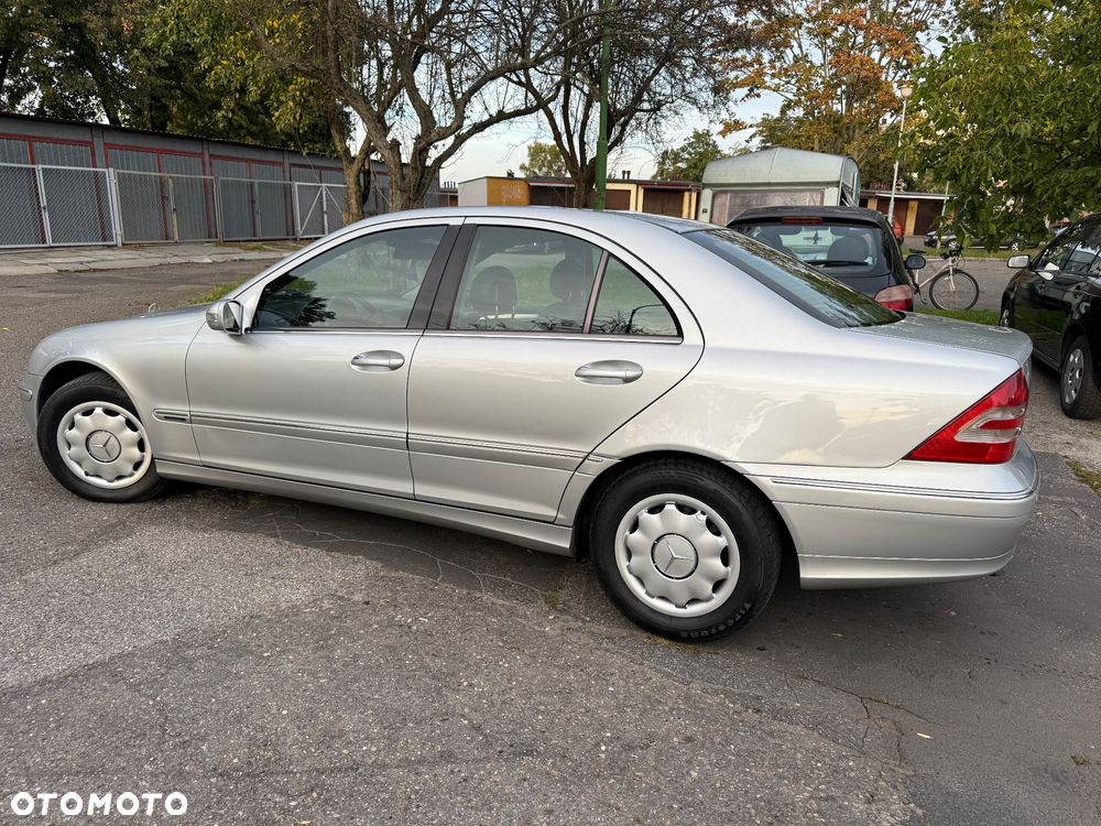 Mercedes-Benz Klasa C 180 Elegance - 12