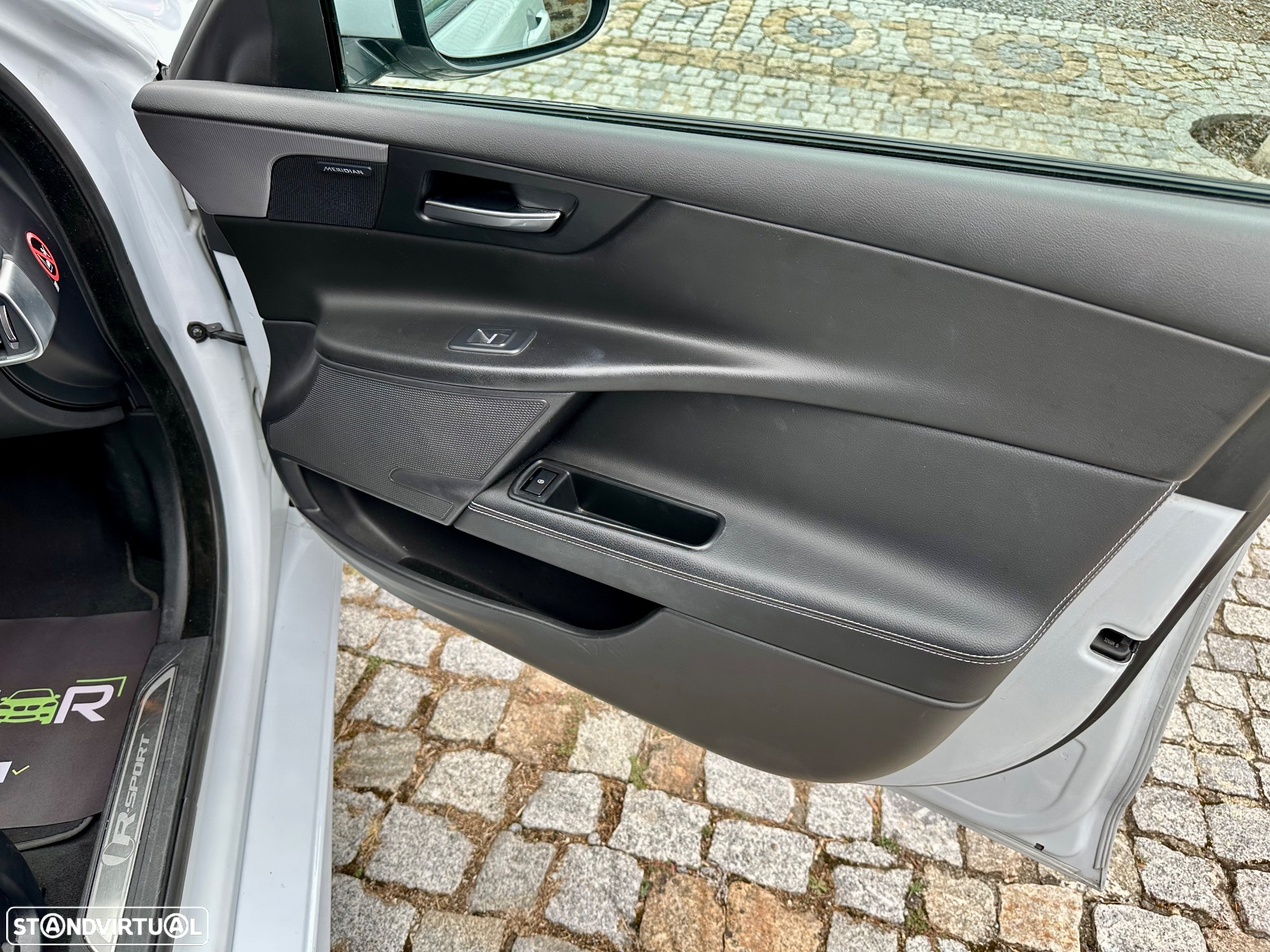 Jaguar XE 2.0 D R-Sport AWD Aut. - 33