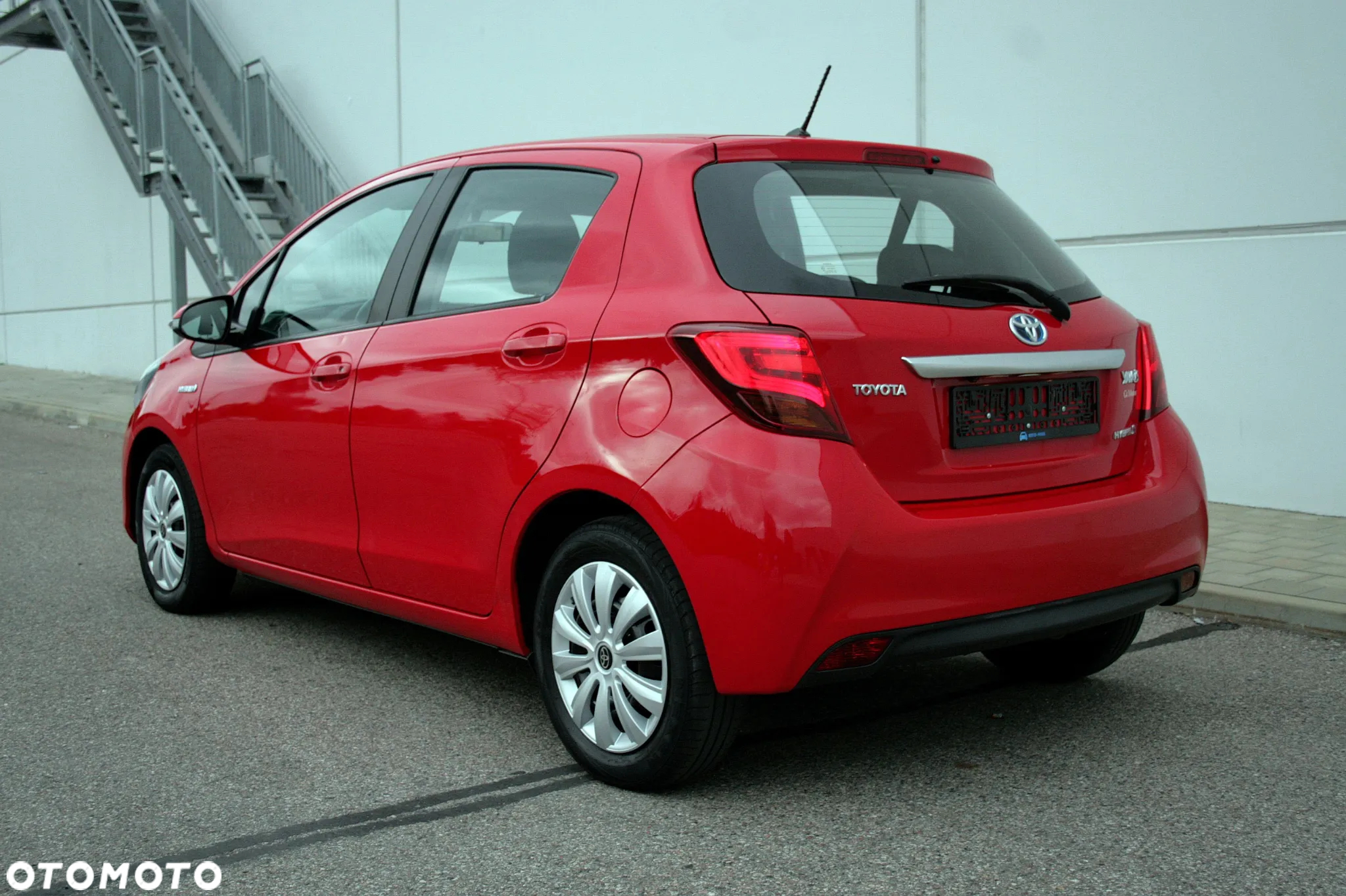 Toyota Yaris Hybrid 1.5 VVT-i - 4