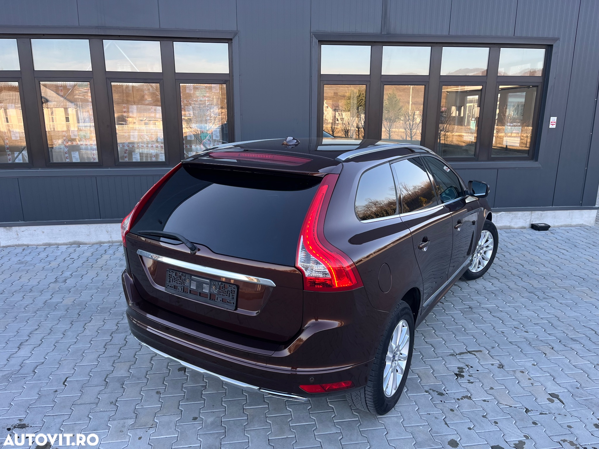 Volvo XC 60 D4 Geartronic Summum - 4