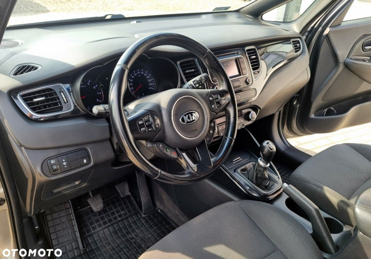 Kia Carens - 30
