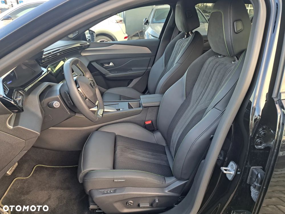 Peugeot 408 1.6 Plug-In Hybrid 225 GT EAT8 - 11