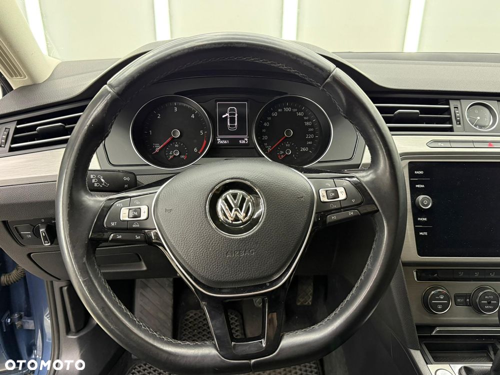 Volkswagen Passat 2.0 TDI BMT Comfortline - 22